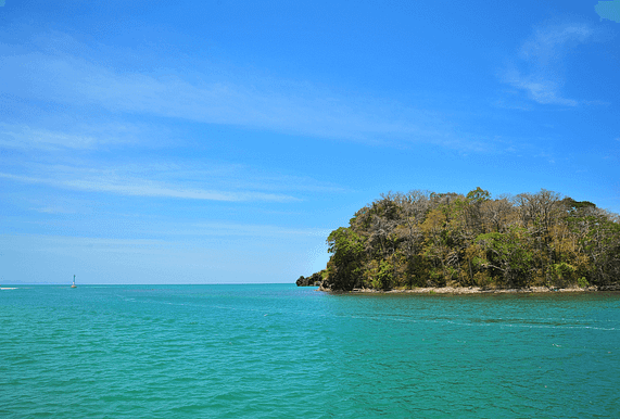 isla rosario agua cristalina cartagena