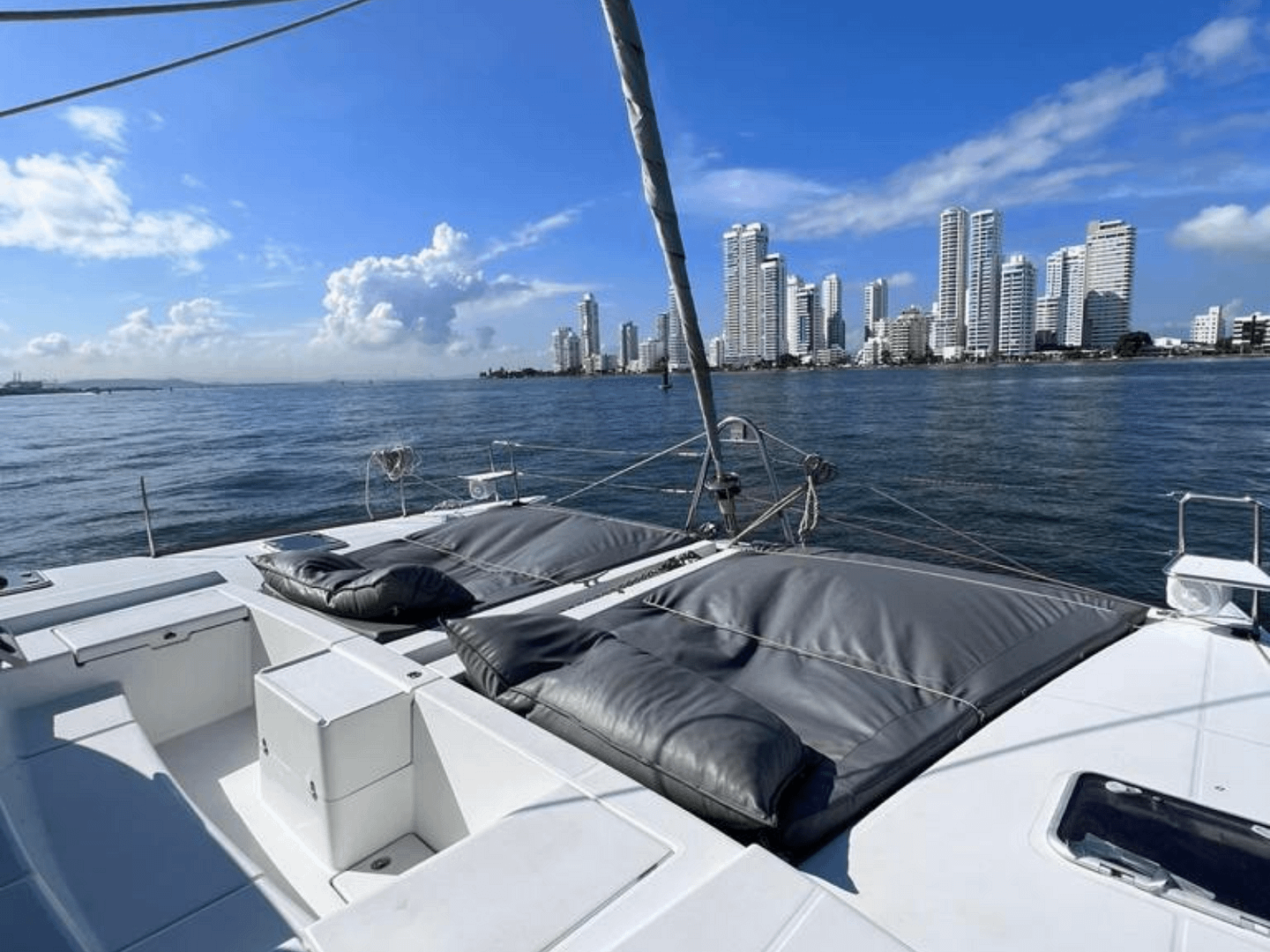 catamaran 44 pies