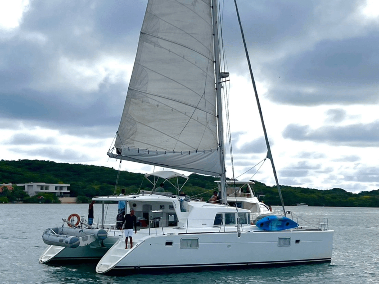 catamaran 44 pies